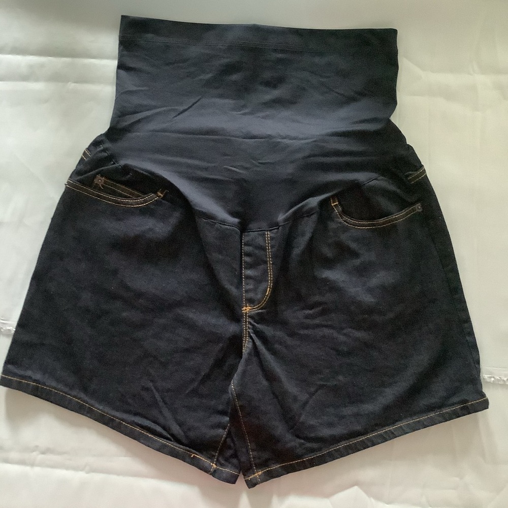 NWOT maternity shorts